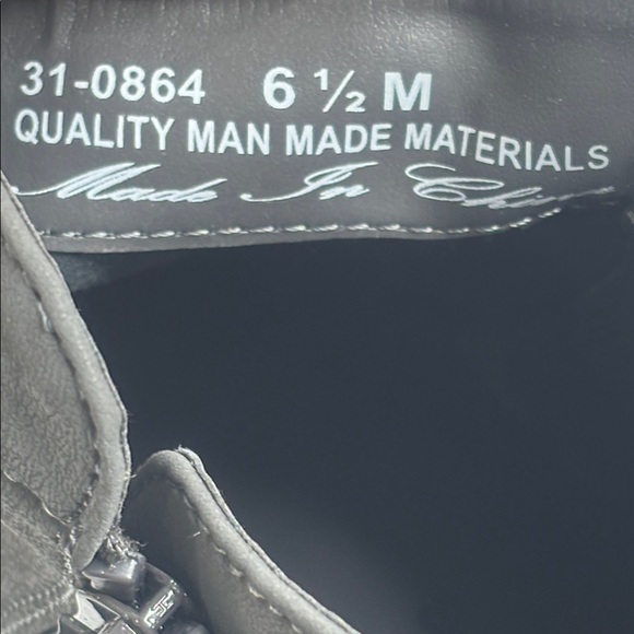 NWT Easy Street Womens Gusto Gray Faux Leather Block Heeled Ankle Boot Size 6.5M - Picture 7 of 8